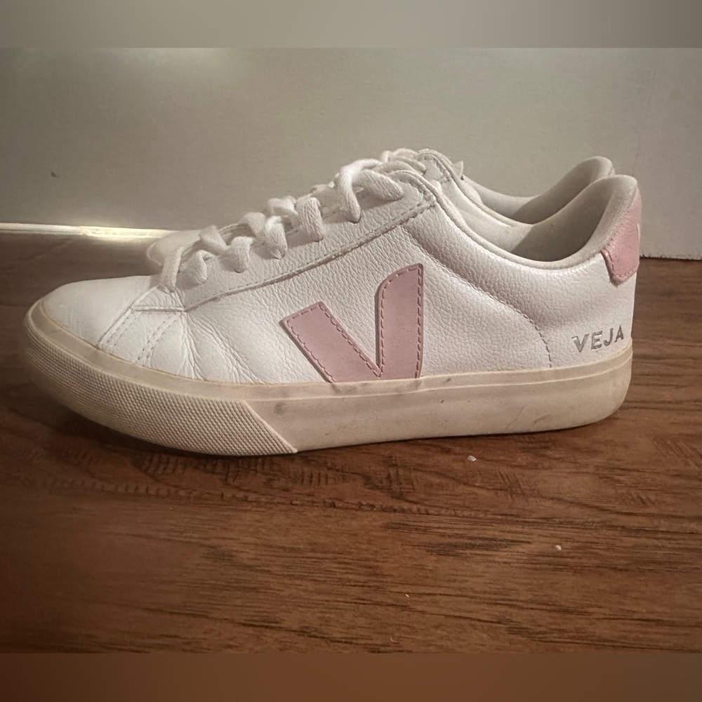 Veja Women's Sneakers in White and Light Pink